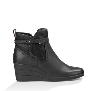 Ugg Emalie Black Leather Ankle Boots 10